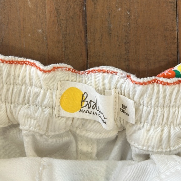 Mini Boden white button fly floral tie belt preppy shorts - Picture 4 of 6